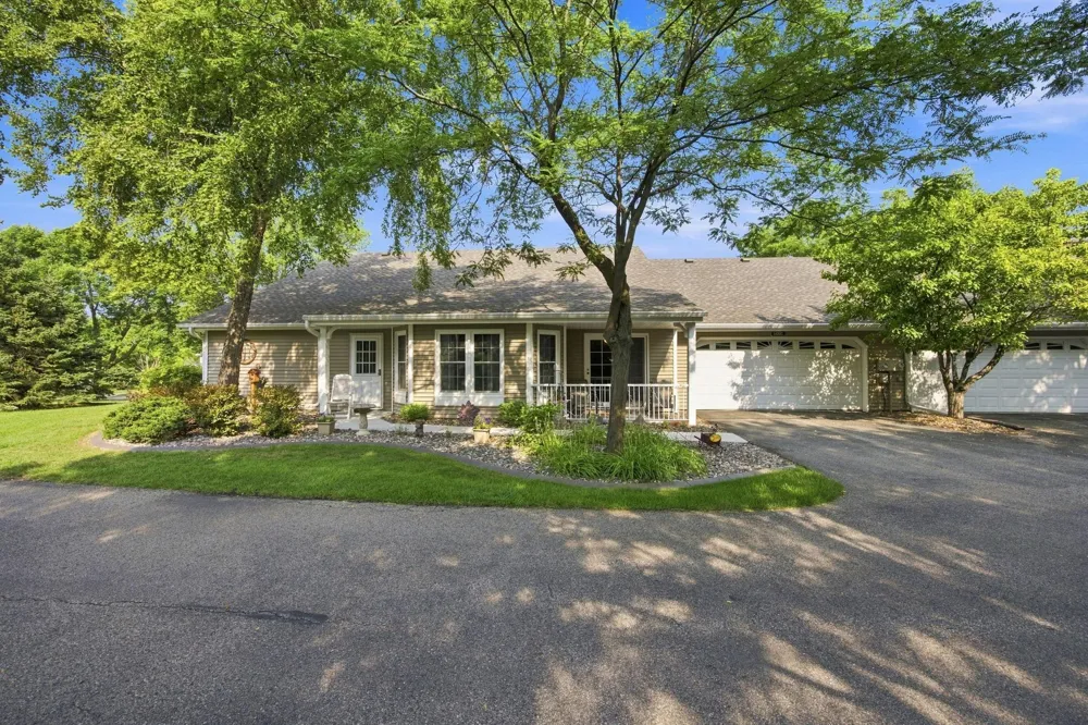 14702 Oak Run Lane Burnsville, MN 55306