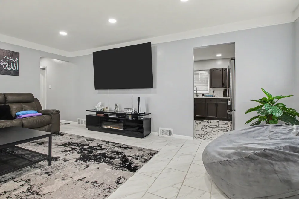 8544 Kinloch Street Dearborn Heights, MI 48127