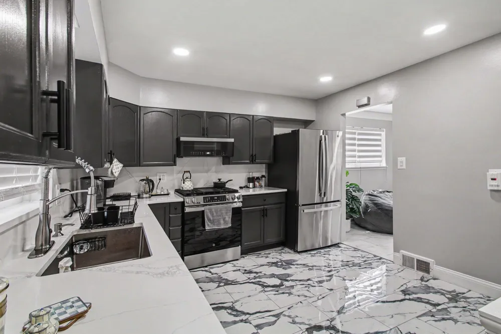 8544 Kinloch Street Dearborn Heights, MI 48127