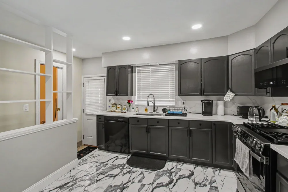 8544 Kinloch Street Dearborn Heights, MI 48127