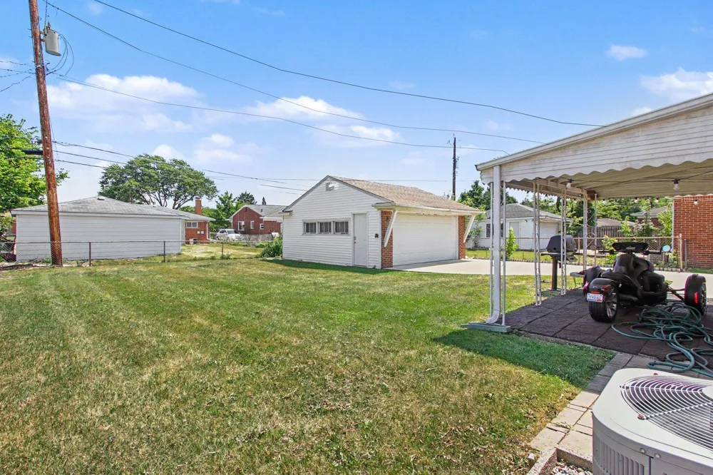 8544 Kinloch Street Dearborn Heights, MI 48127