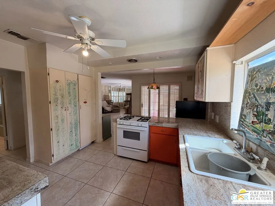 1163 Calle Marcus Palm Springs, CA 92262