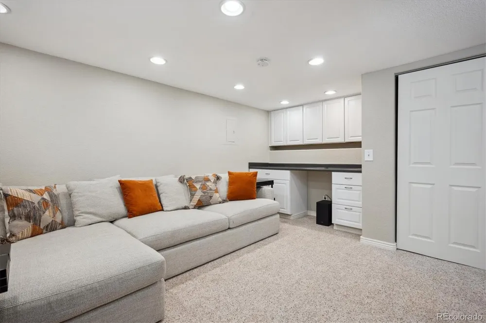 1099 Thornbury Place Highlands Ranch, CO 80129