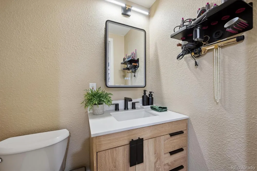 1099 Thornbury Place Highlands Ranch, CO 80129