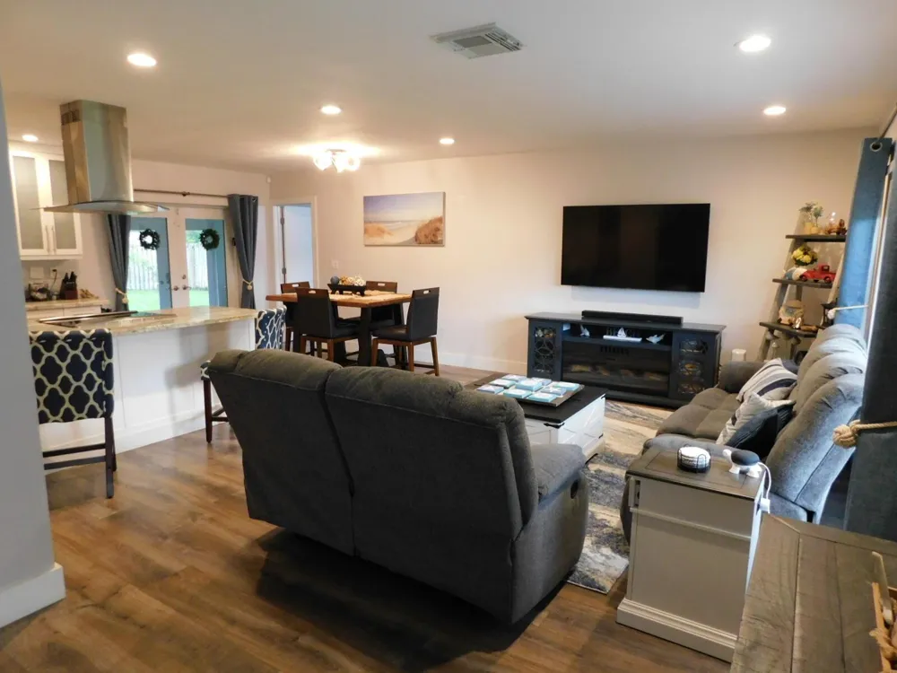 6604 NW 93RD AVENUE Tamarac, FL 33321