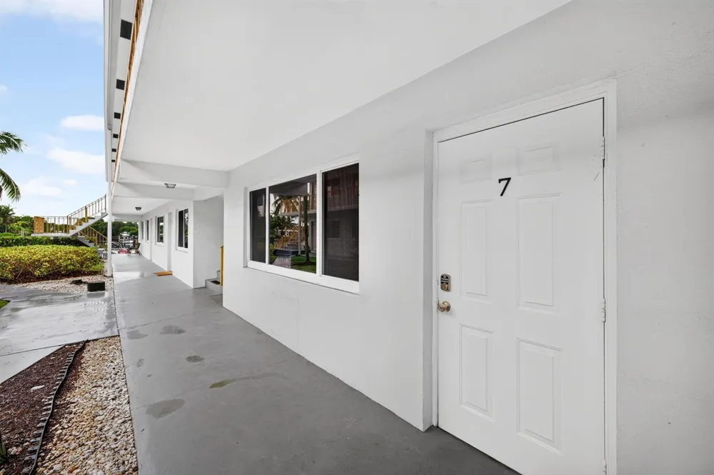 1821 MIDDLE RIVER DRIVE #7 Fort Lauderdale, FL 33305