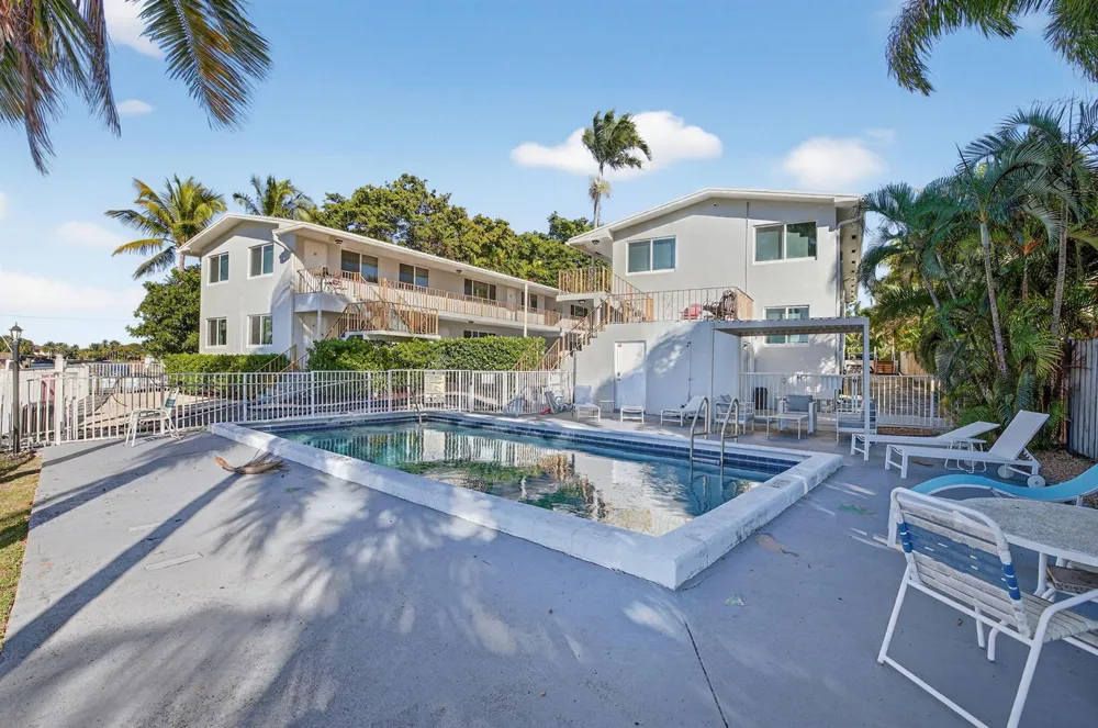 1821 MIDDLE RIVER DRIVE #7 Fort Lauderdale, FL 33305