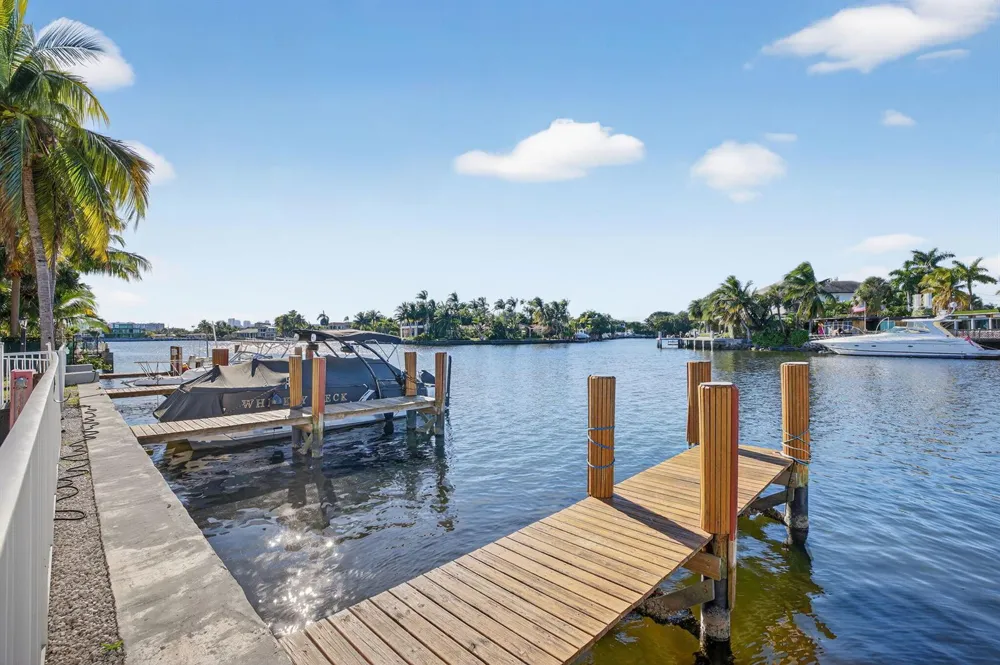 1821 MIDDLE RIVER DRIVE #7 Fort Lauderdale, FL 33305