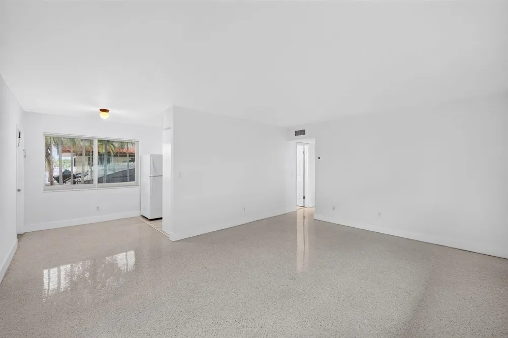 1821 MIDDLE RIVER DRIVE #7 Fort Lauderdale, FL 33305
