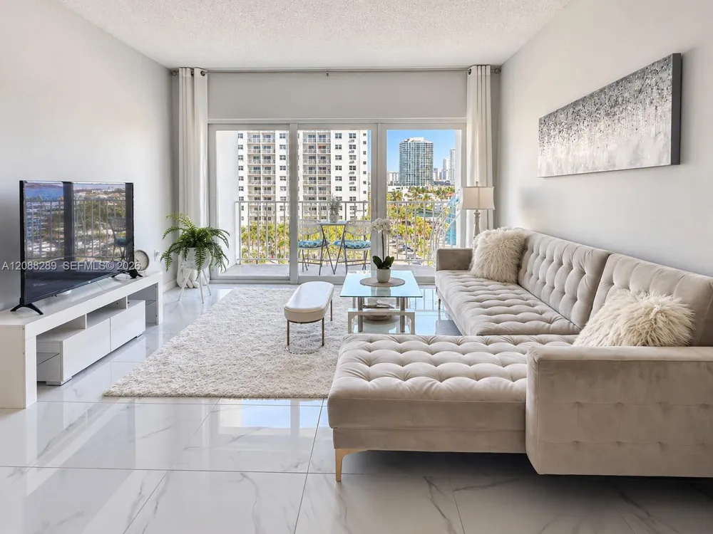500 Bayview Dr #717 Sunny Isles Beach, FL 33160