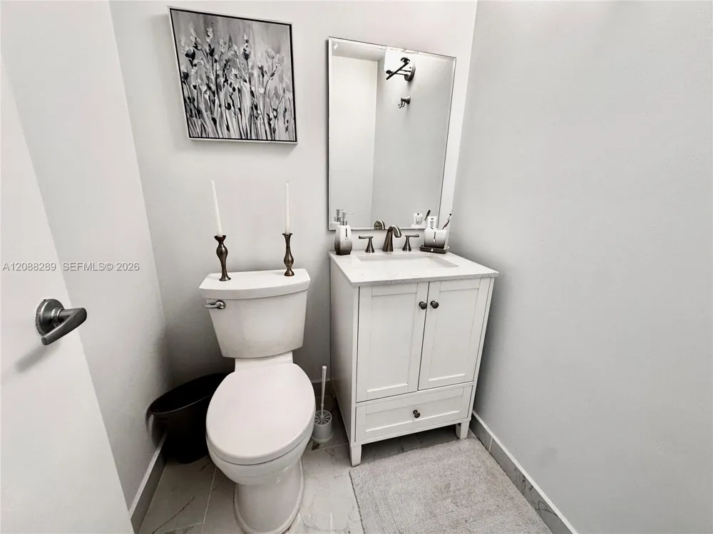 500 Bayview Dr #717 Sunny Isles Beach, FL 33160