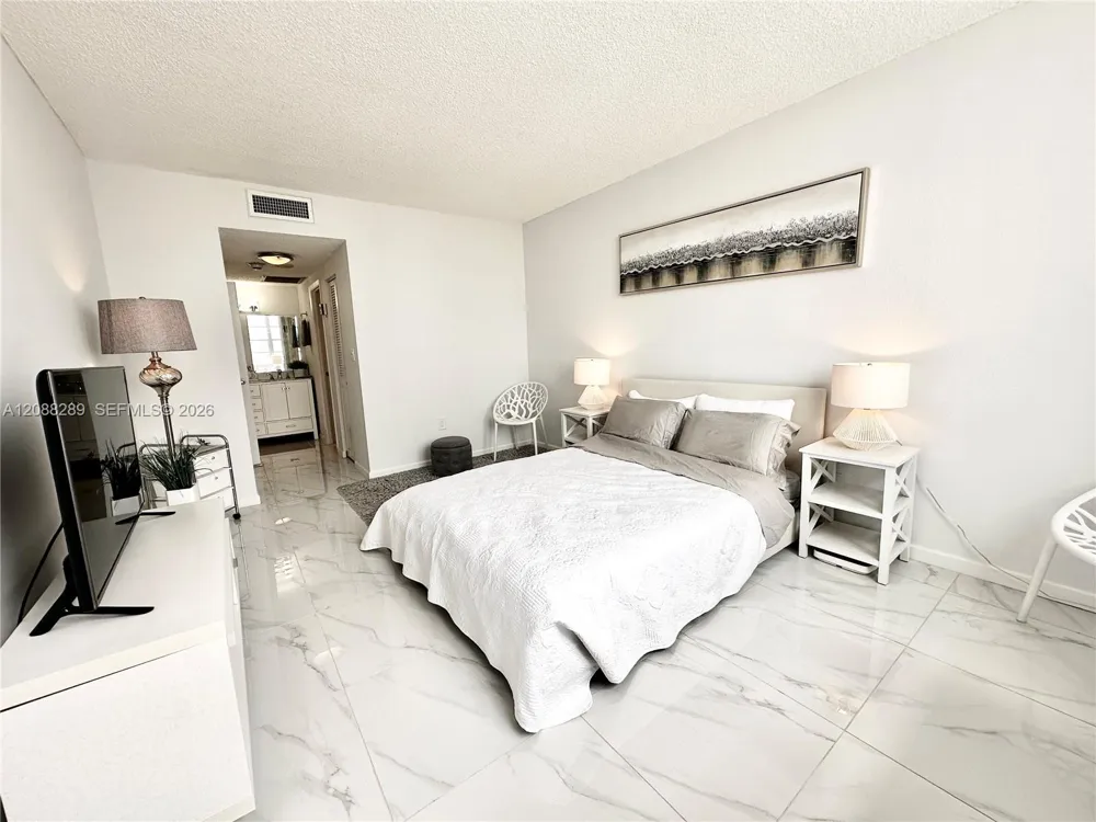 500 Bayview Dr #717 Sunny Isles Beach, FL 33160