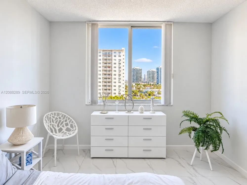 500 Bayview Dr #717 Sunny Isles Beach, FL 33160