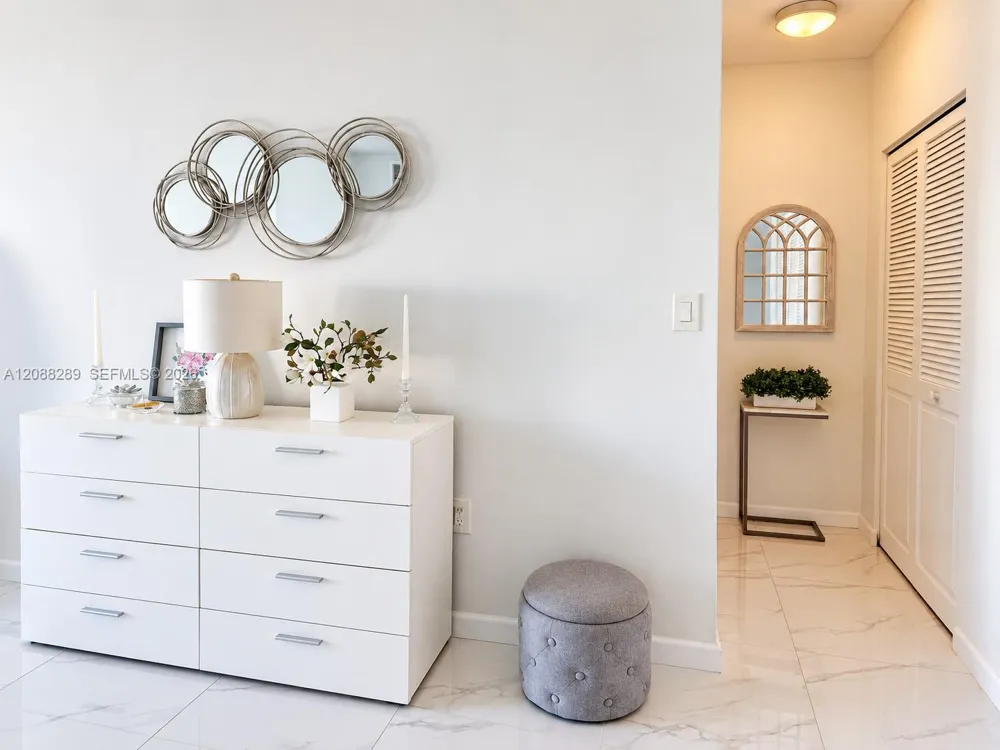 500 Bayview Dr #717 Sunny Isles Beach, FL 33160