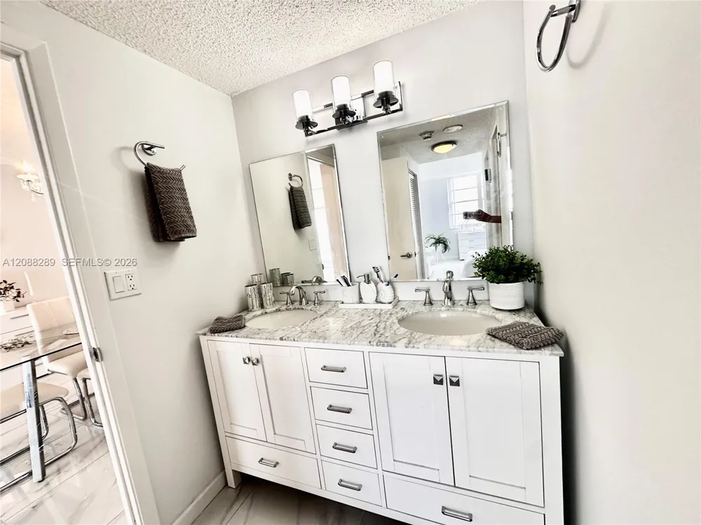 500 Bayview Dr #717 Sunny Isles Beach, FL 33160