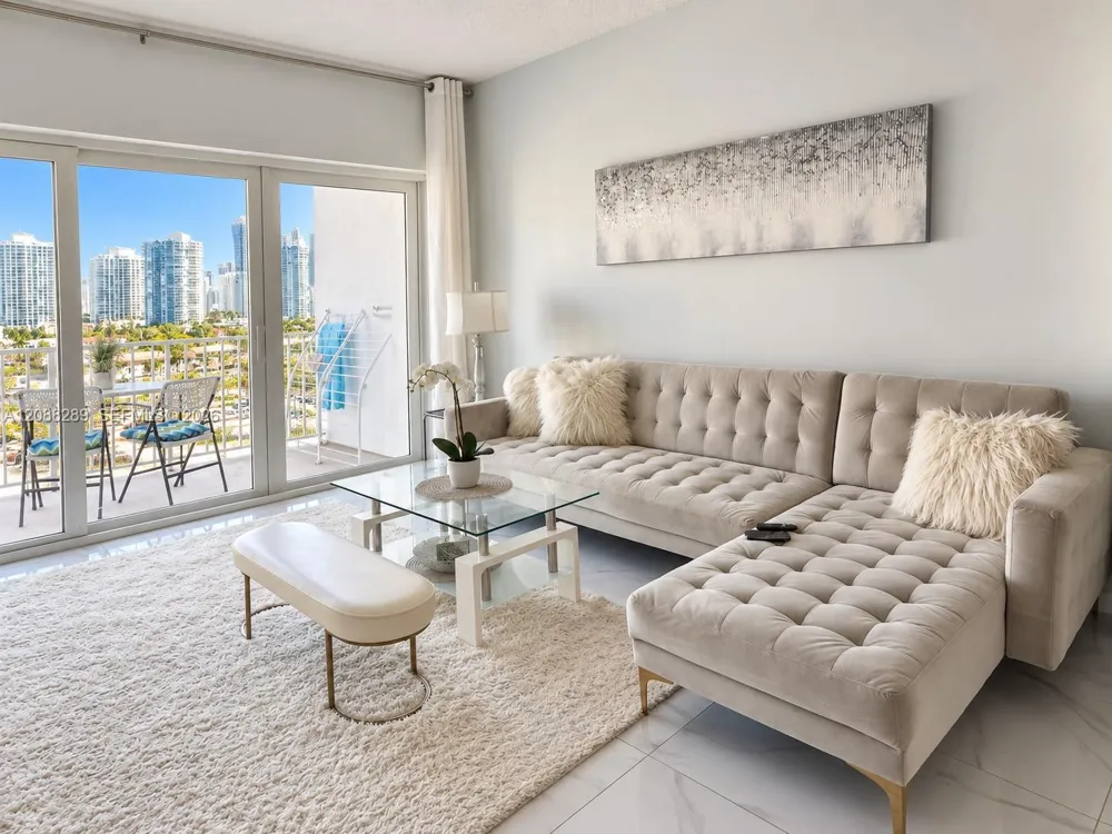 500 Bayview Dr #717 Sunny Isles Beach, FL 33160