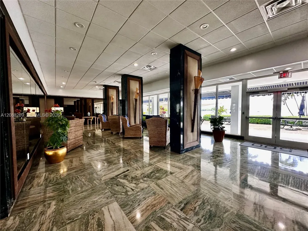 500 Bayview Dr #717 Sunny Isles Beach, FL 33160