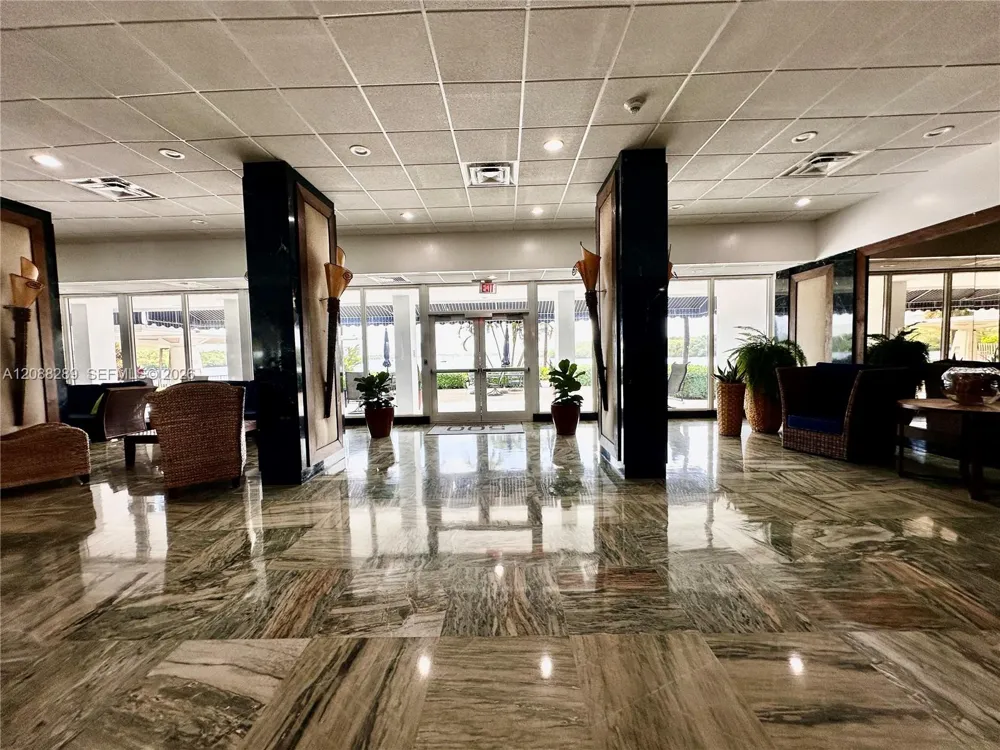 500 Bayview Dr #717 Sunny Isles Beach, FL 33160