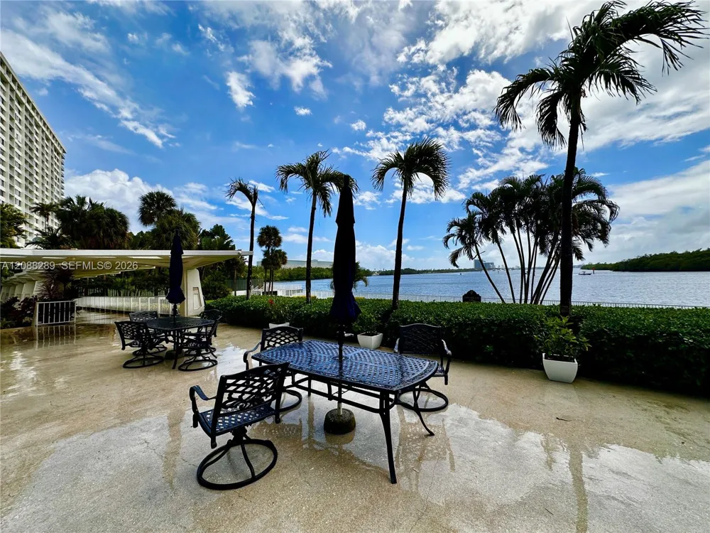 500 Bayview Dr #717 Sunny Isles Beach, FL 33160