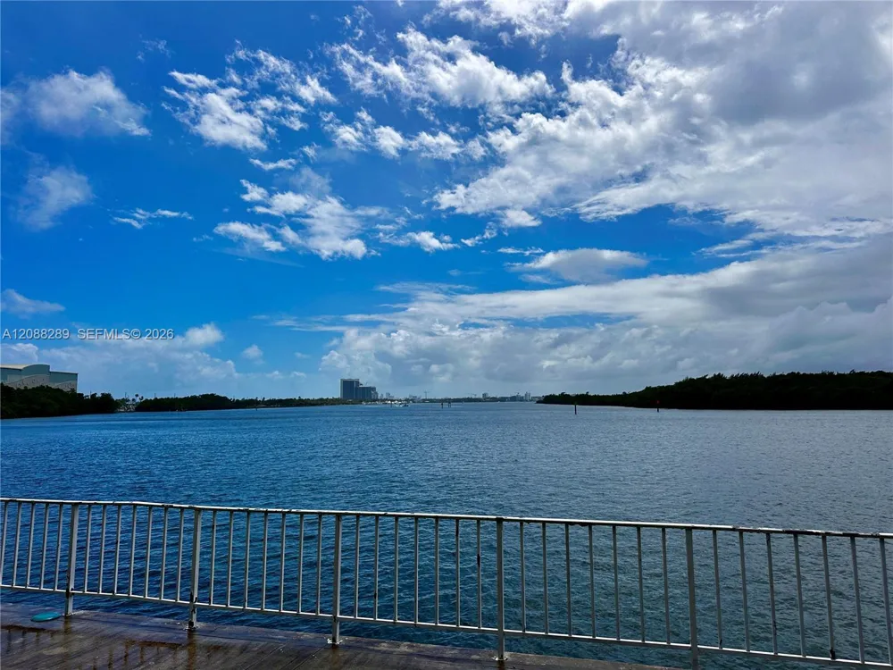 500 Bayview Dr #717 Sunny Isles Beach, FL 33160