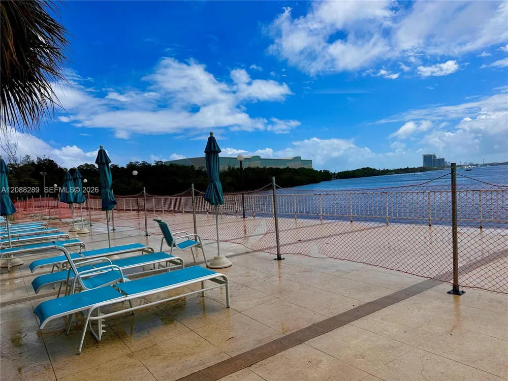 500 Bayview Dr #717 Sunny Isles Beach, FL 33160