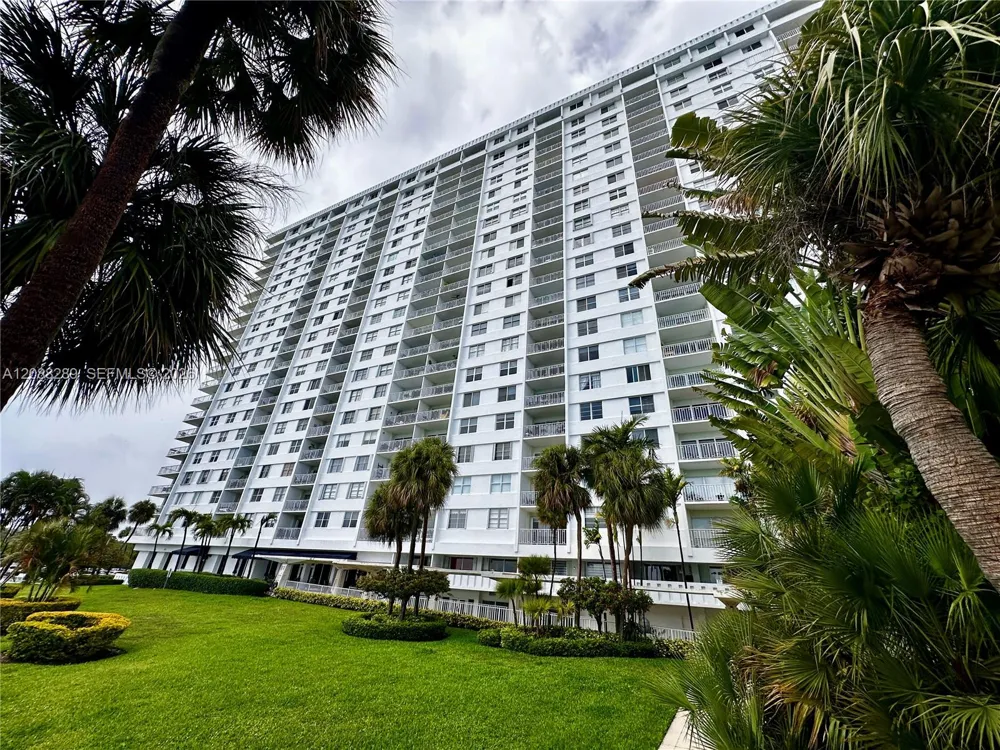 500 Bayview Dr #717 Sunny Isles Beach, FL 33160