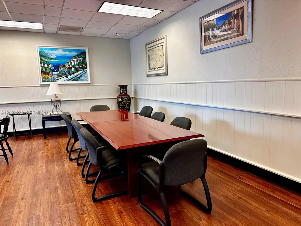 500 Bayview Dr #717 Sunny Isles Beach, FL 33160