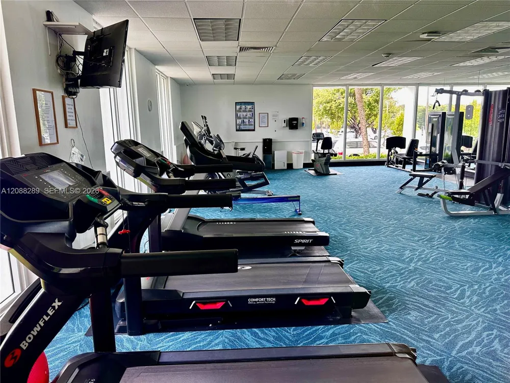 500 Bayview Dr #717 Sunny Isles Beach, FL 33160