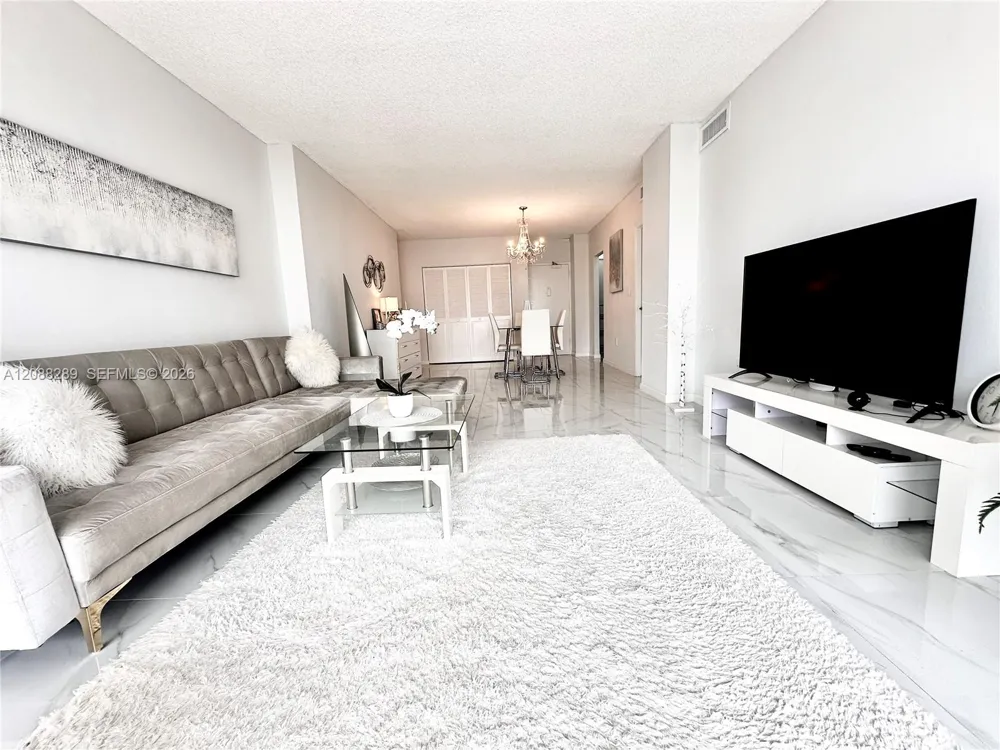 500 Bayview Dr #717 Sunny Isles Beach, FL 33160