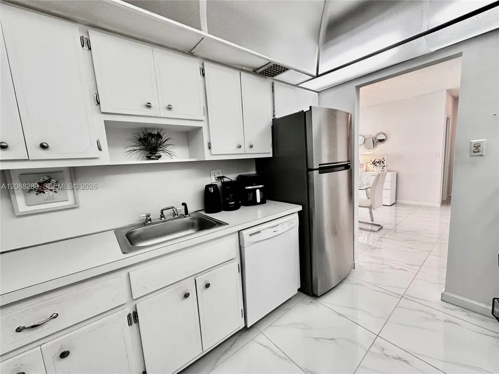 500 Bayview Dr #717 Sunny Isles Beach, FL 33160
