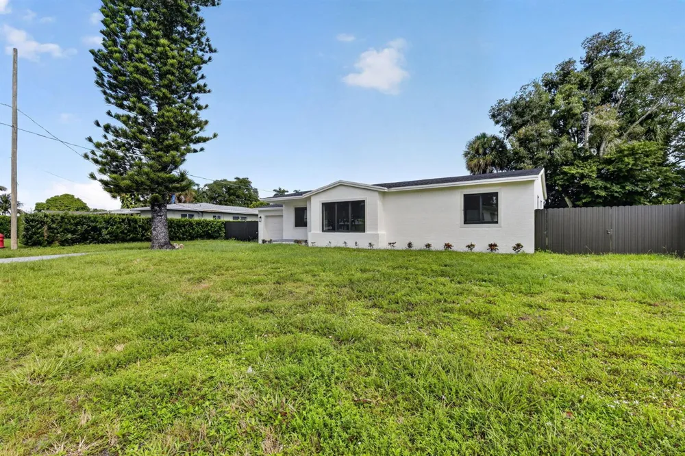 3185 Riddle Road West Palm Beach, FL 33406