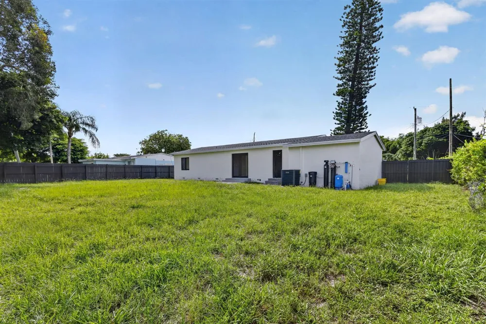 3185 Riddle Road West Palm Beach, FL 33406