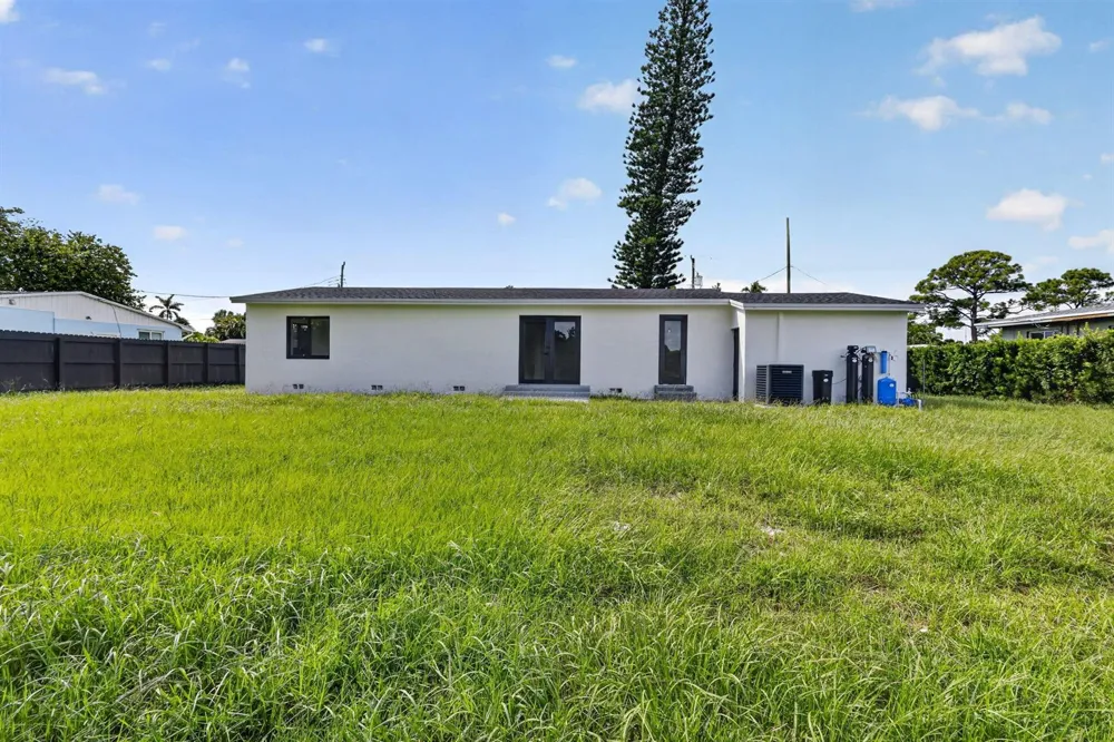3185 Riddle Road West Palm Beach, FL 33406