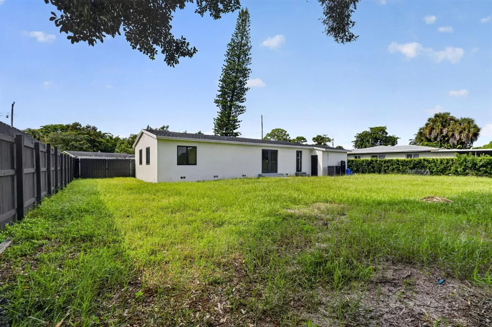 3185 Riddle Road West Palm Beach, FL 33406