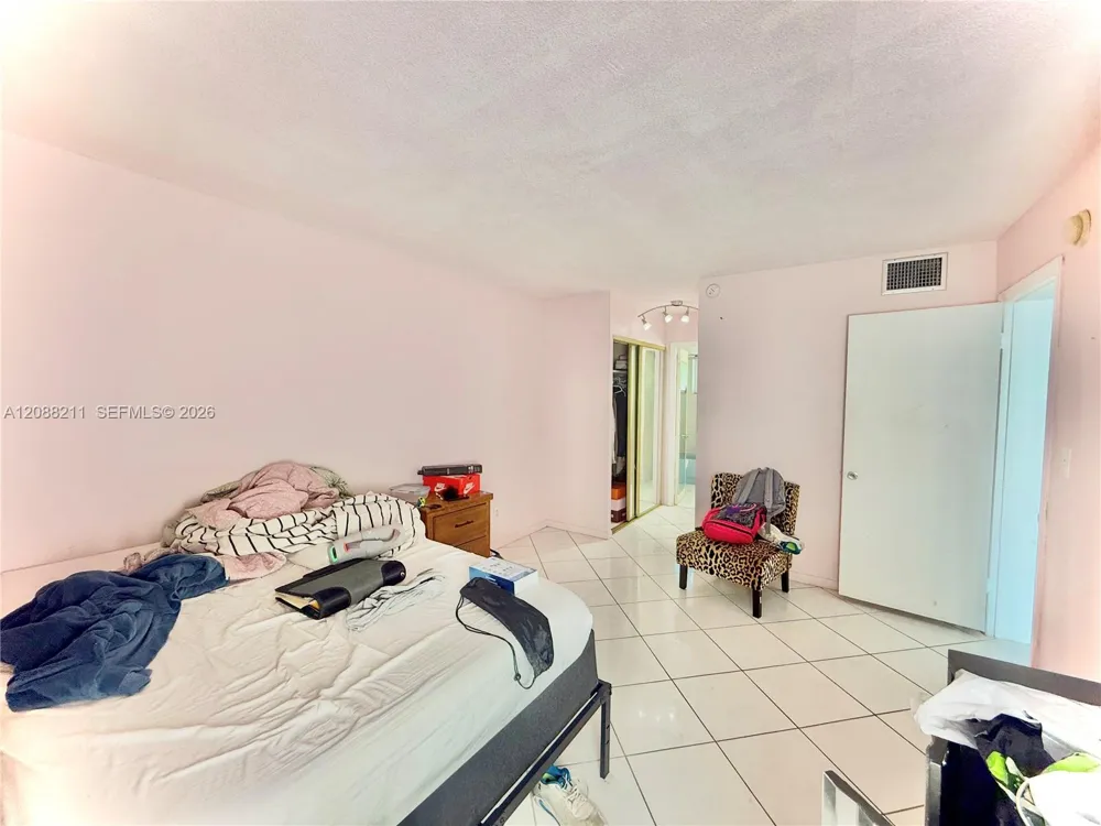 1150 NE 191st St #24 Miami, FL 33179