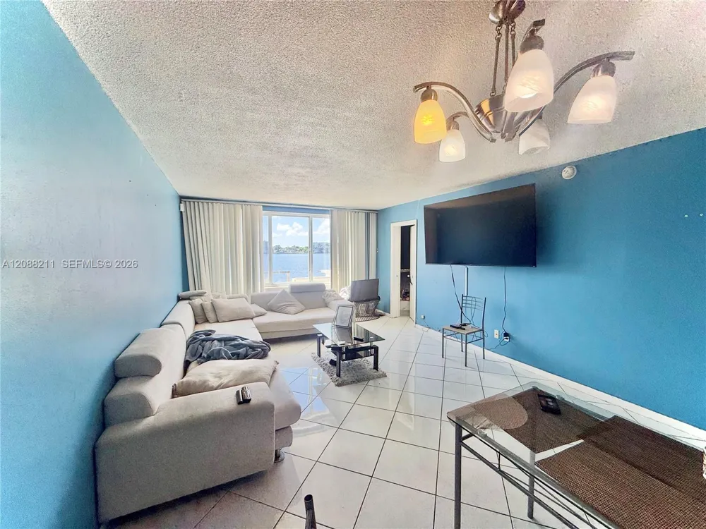 1150 NE 191st St #24 Miami, FL 33179