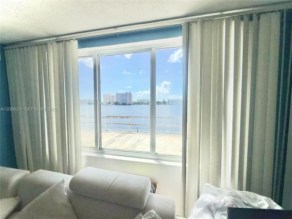 1150 NE 191st St #24 Miami, FL 33179