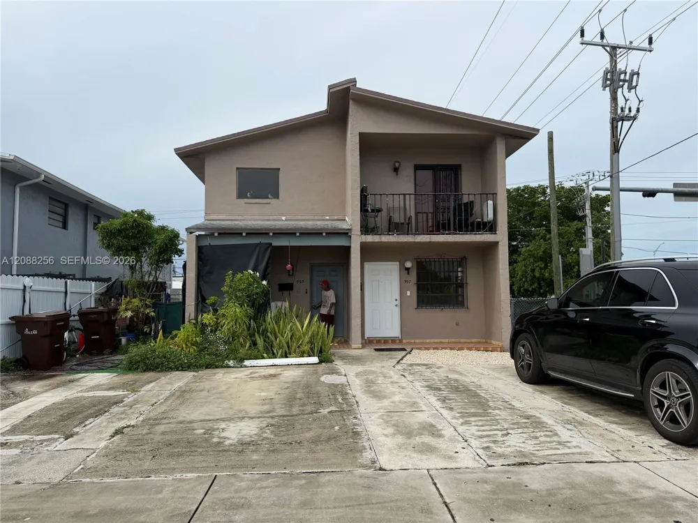 595 E 8th St #595 Hialeah, FL 33010