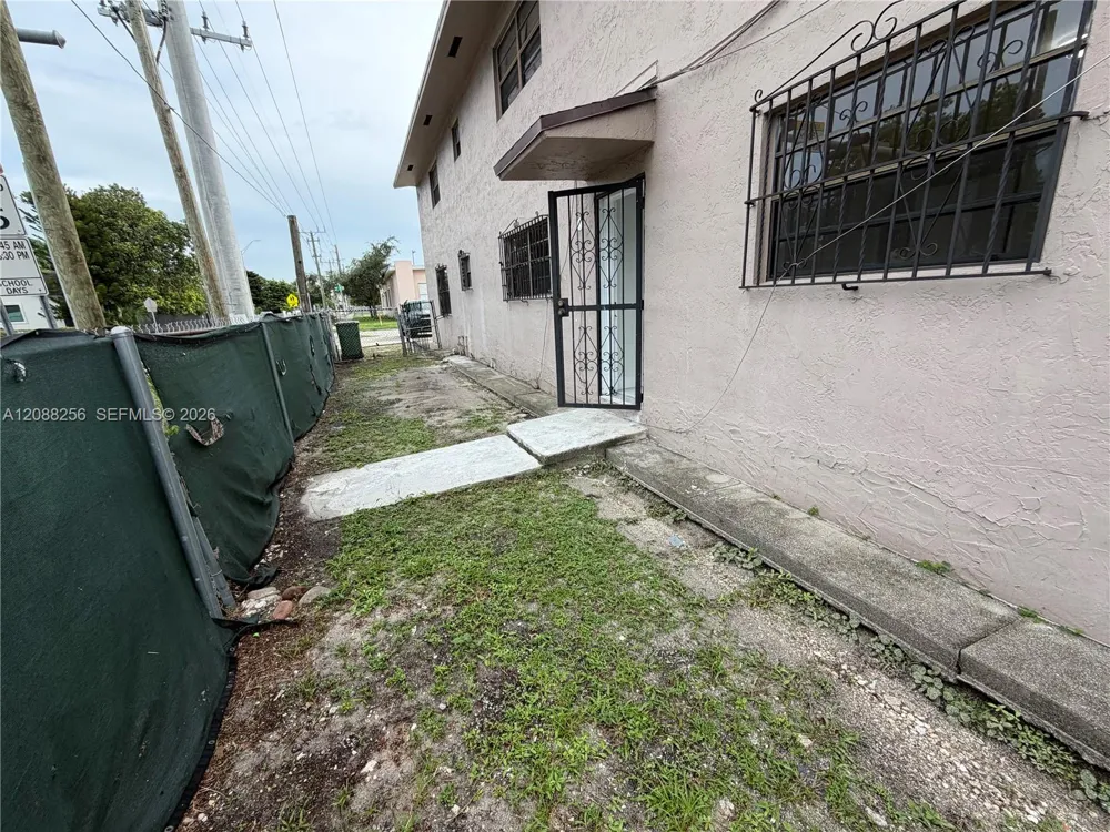 595 E 8th St #595 Hialeah, FL 33010