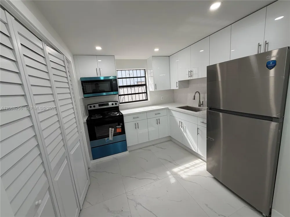 595 E 8th St #595 Hialeah, FL 33010