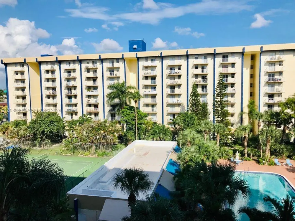 4550 NW 9th St #606E Miami, FL 33126