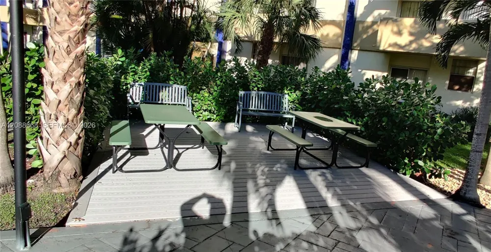 4550 NW 9th St #606E Miami, FL 33126