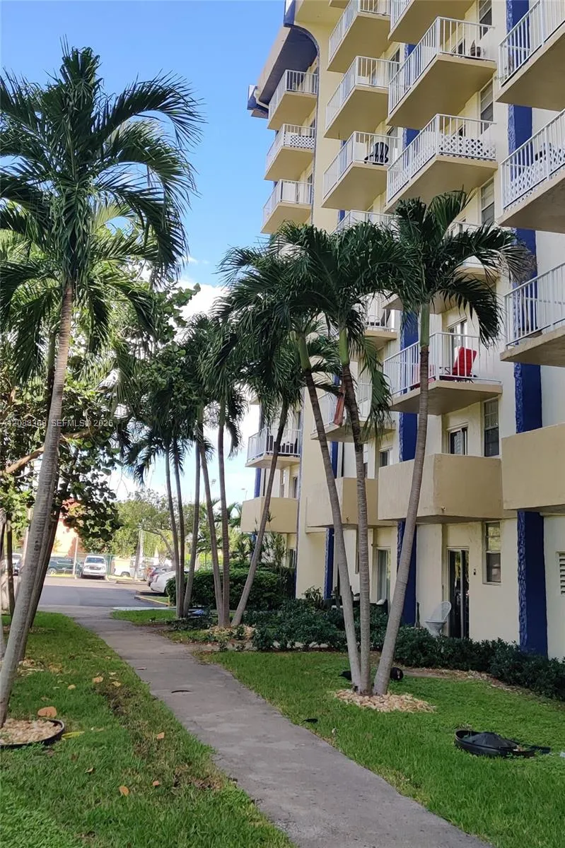 4550 NW 9th St #606E Miami, FL 33126