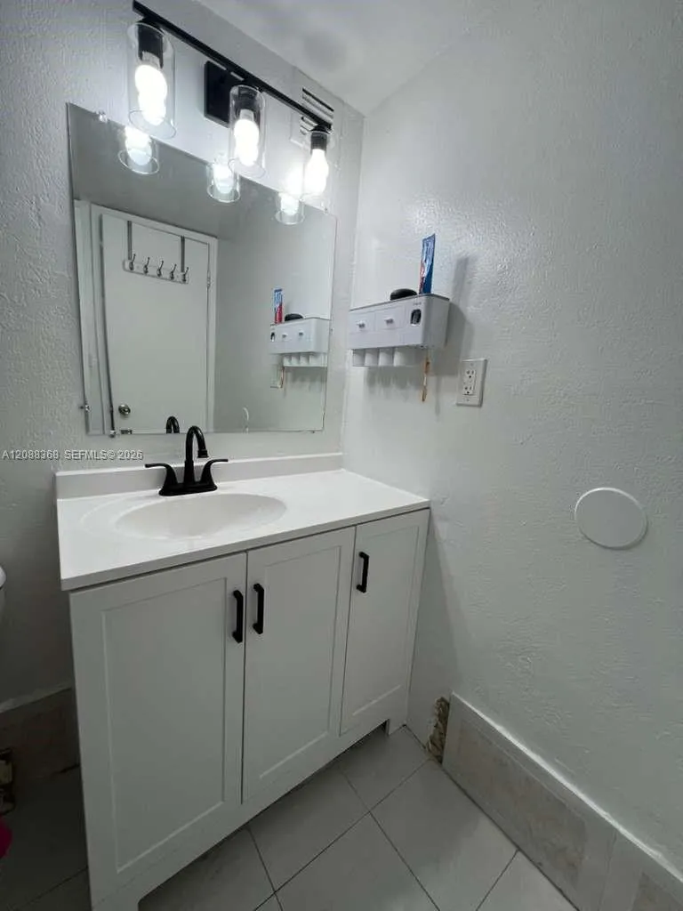 4550 NW 9th St #606E Miami, FL 33126