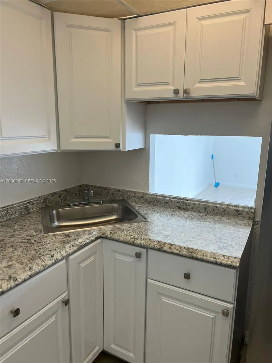 4550 NW 9th St #606E Miami, FL 33126