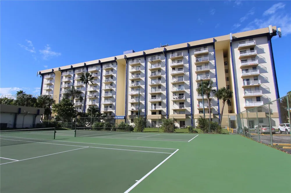 4550 NW 9th St #606E Miami, FL 33126