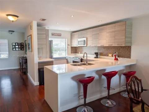 8460 Casa Del Lago #H