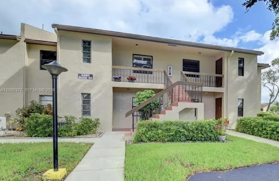 8460 Casa Del Lago #H Boca Raton, FL 33433