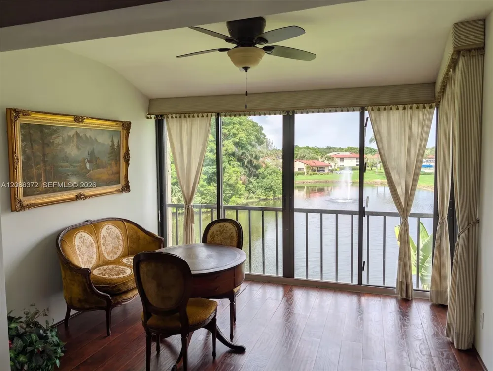 8460 Casa Del Lago #H Boca Raton, FL 33433