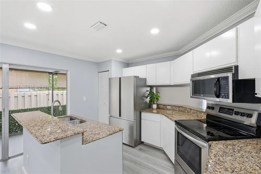 3724 NW 107th Ter Sunrise, FL 33351